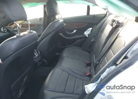 2016 Mercedes-Benz C 300 z USA, uszkodzony, nr VIN 55SWF4JB8GU105640